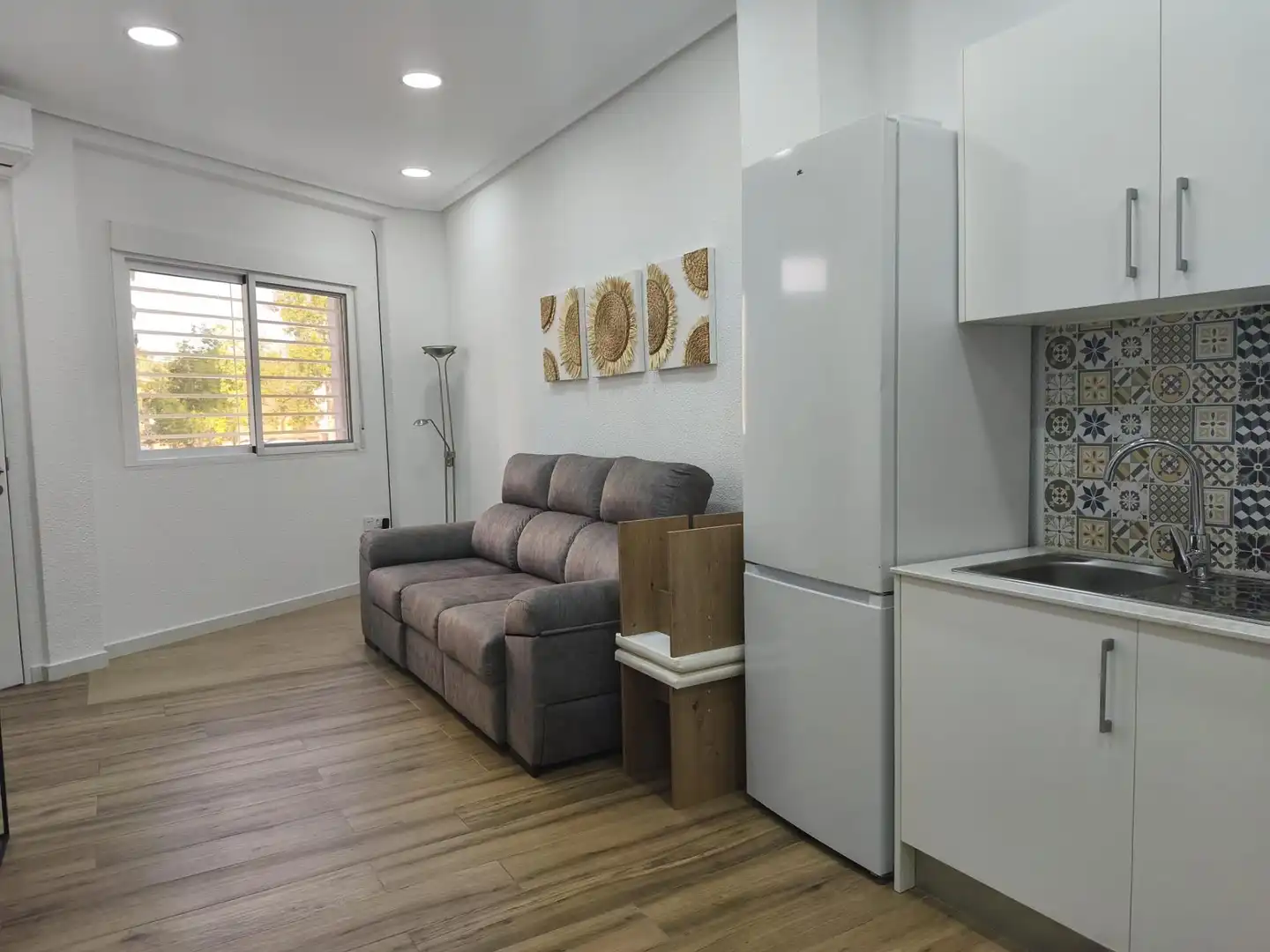 Living room of Ground floor for sale in Elche / Elx  with Air Conditioner, Parquet flooring and Furnished
