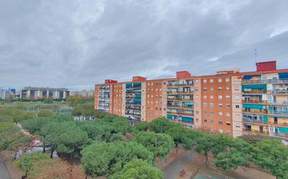 Exterior view of Flat for sale in Sant Adrià de Besòs  with Oven and Balcony