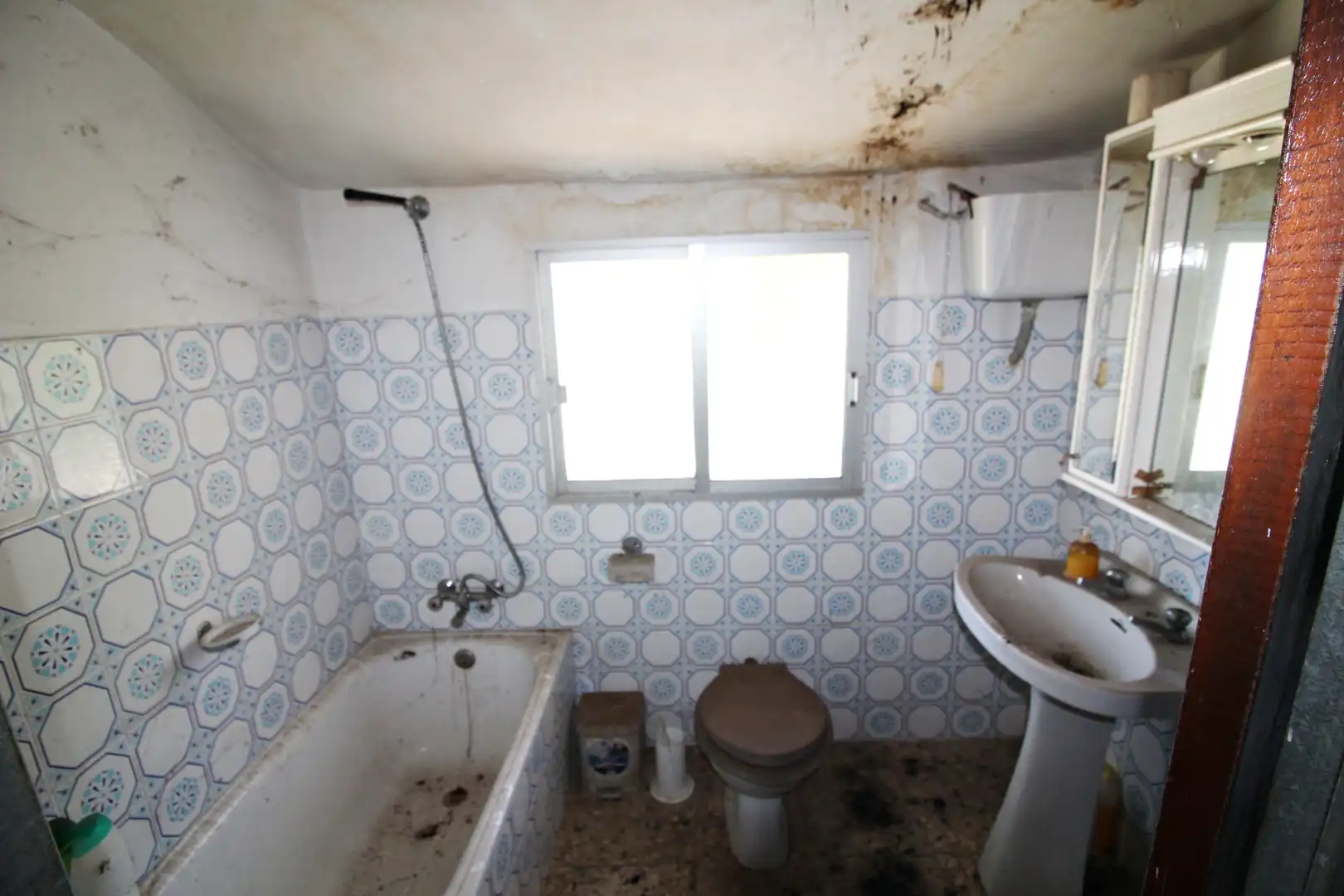 Bathroom of Houses for sale in Calañas  with Terrace and Storage room
