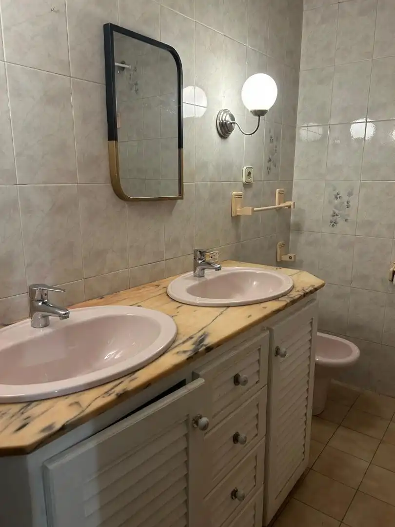 Badezimmer von Gebäude zum Verkauf in Sabadell