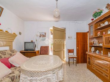 Casa aparellada en venda a Algarinejo