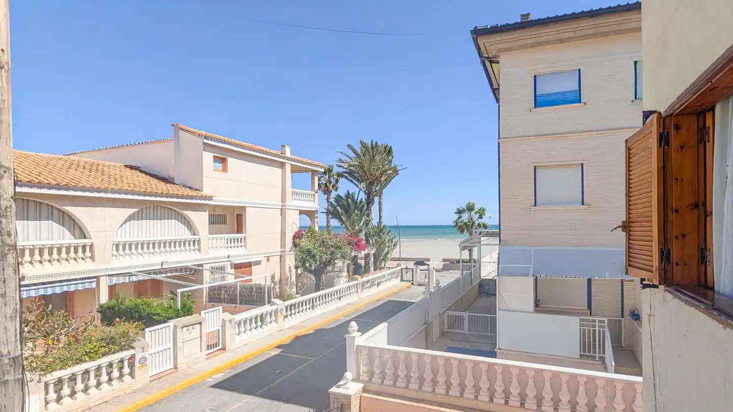 Vista exterior de Pis en venda en Santa Pola amb Terrassa i Moblat