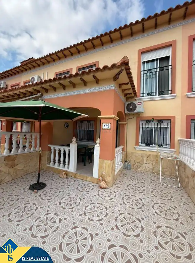 Casa con piscina en venta en Zona Carrefour - Urbanizaciones, imagen 3