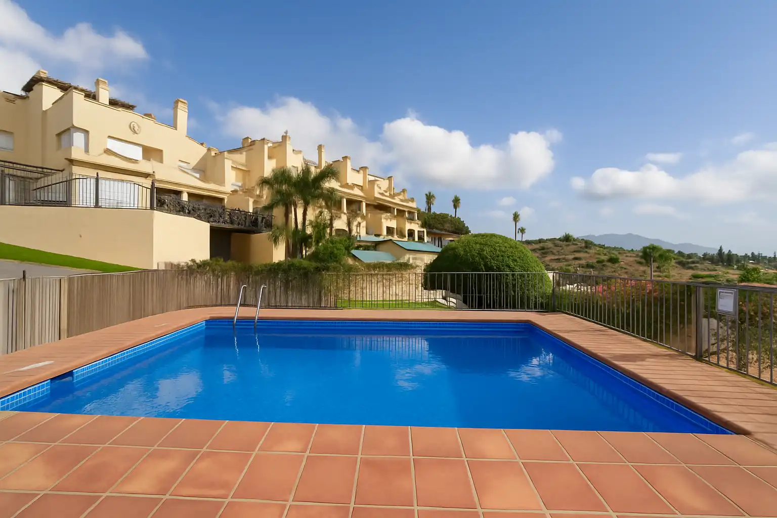 Piscina de Apartamento en venta en Benahavís con Aire acondicionado, Trastero y Piscina comunitaria