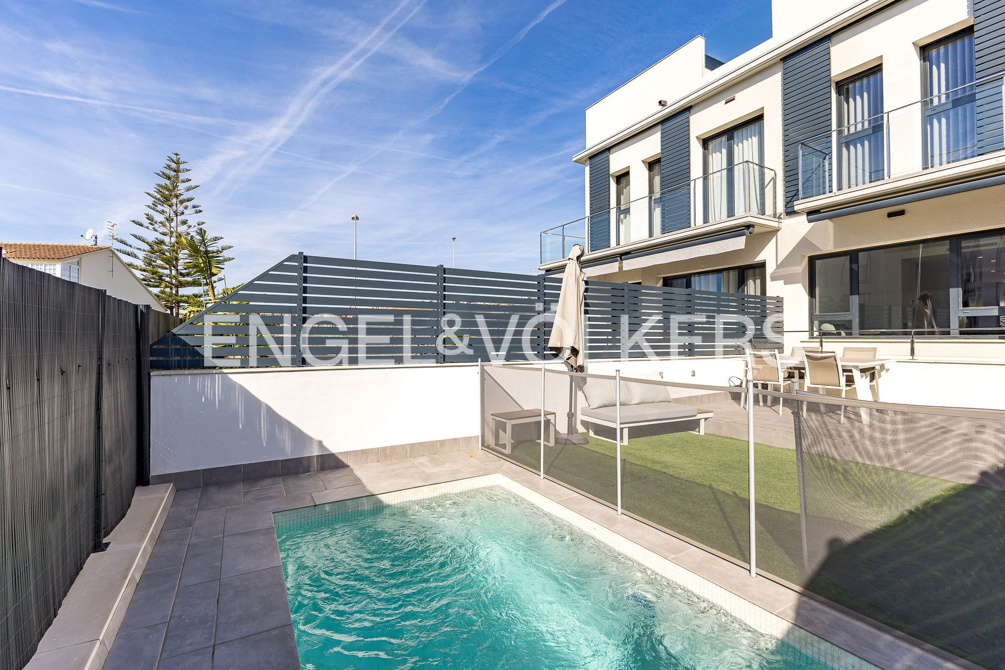 Piscina de Casa o xalet en venda en Sitges amb Aire condicionat, Calefacció i Jardí privat