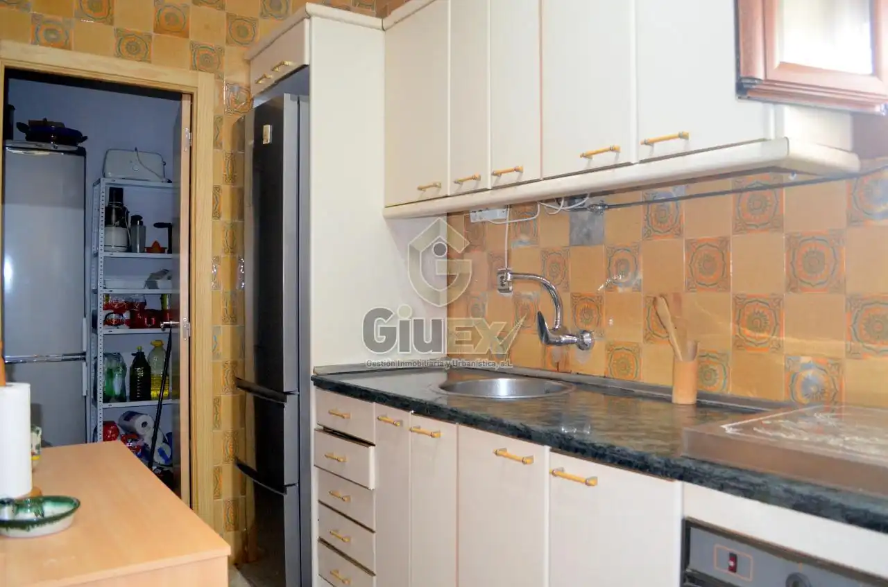 Cocina de Casa o chalet en venta en Arroyo de la Luz con Calefacción, Jardín privado y Amueblado