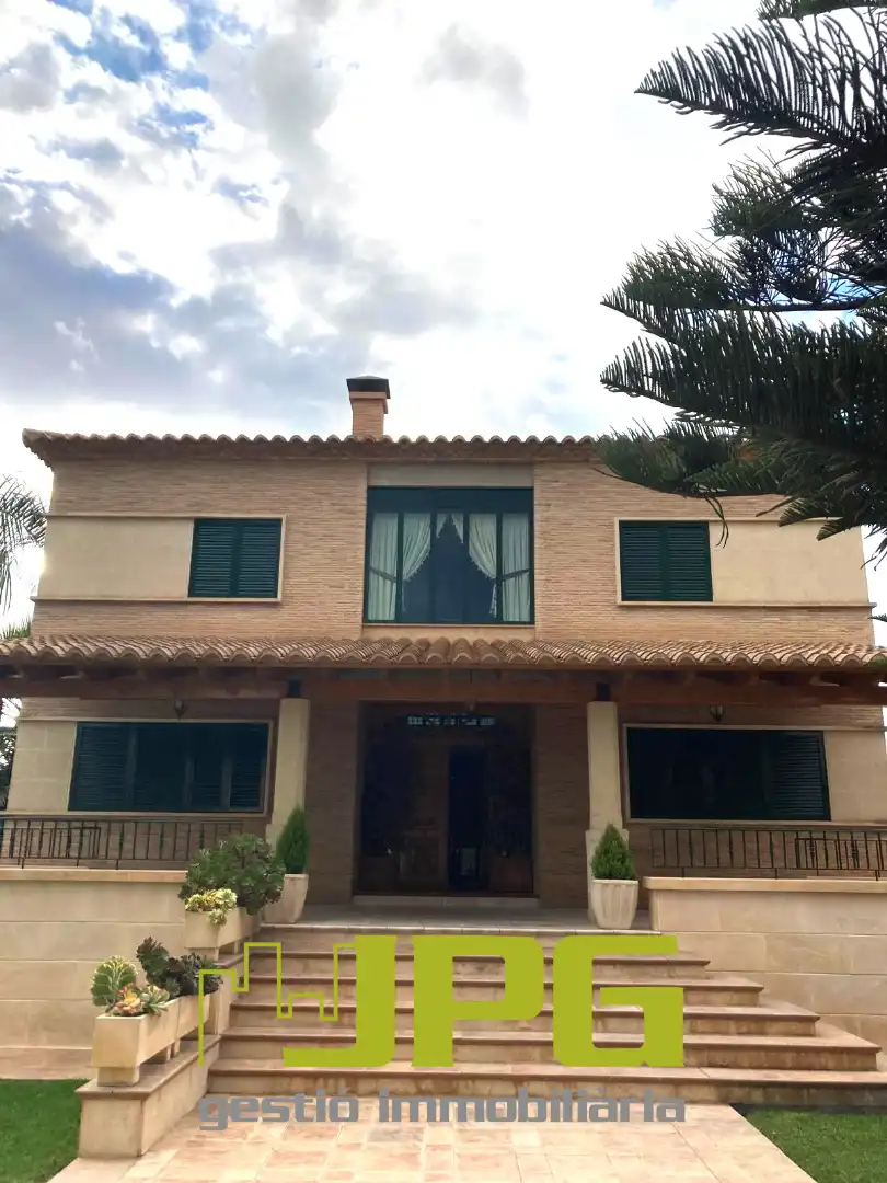 Vista exterior de Casa o xalet en venda en Mutxamel amb Aire condicionat, Calefacció i Jardí privat