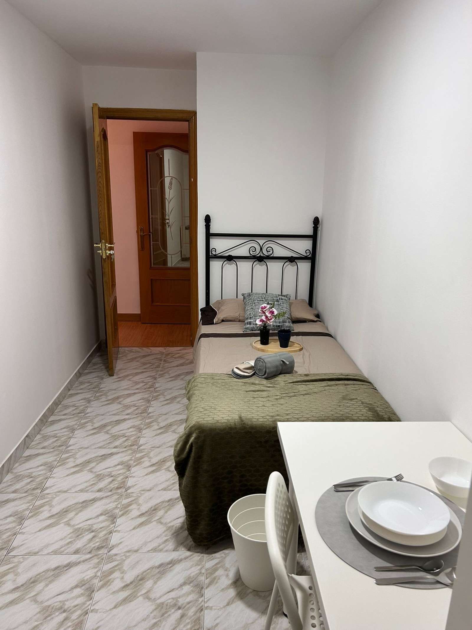 Bedroom of Flat to share in  Madrid Capital  with Air Conditioner, Heating and Terrace