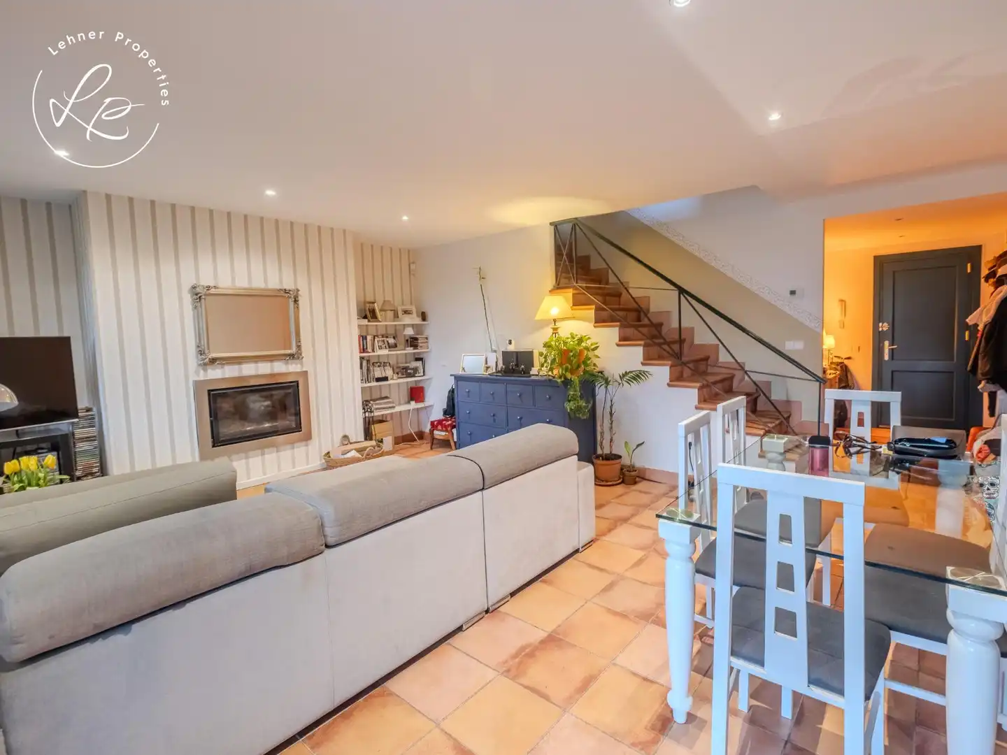 Sala de estar de Casa adosada en venta en Navata con Calefacción, Jardín privado y Piscina