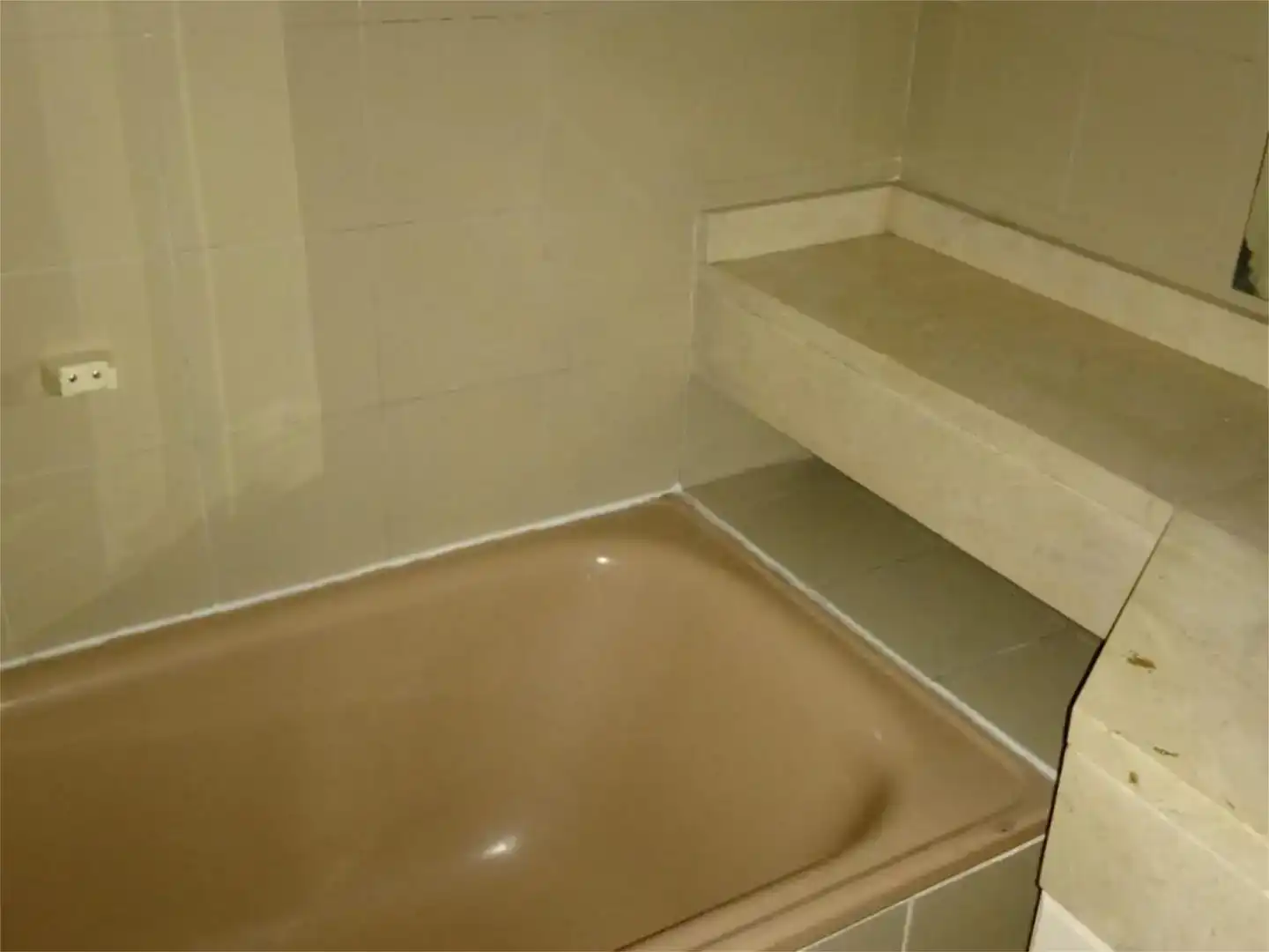Baño de Piso de alquiler en Madrid con Jardín privado, Parquet y Piscina