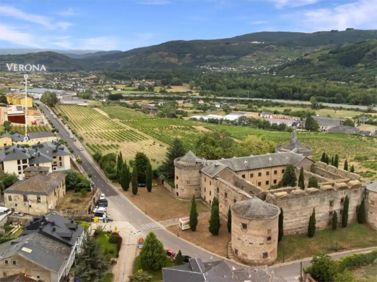 Vista exterior de Piso en venta en Villafranca del Bierzo, León