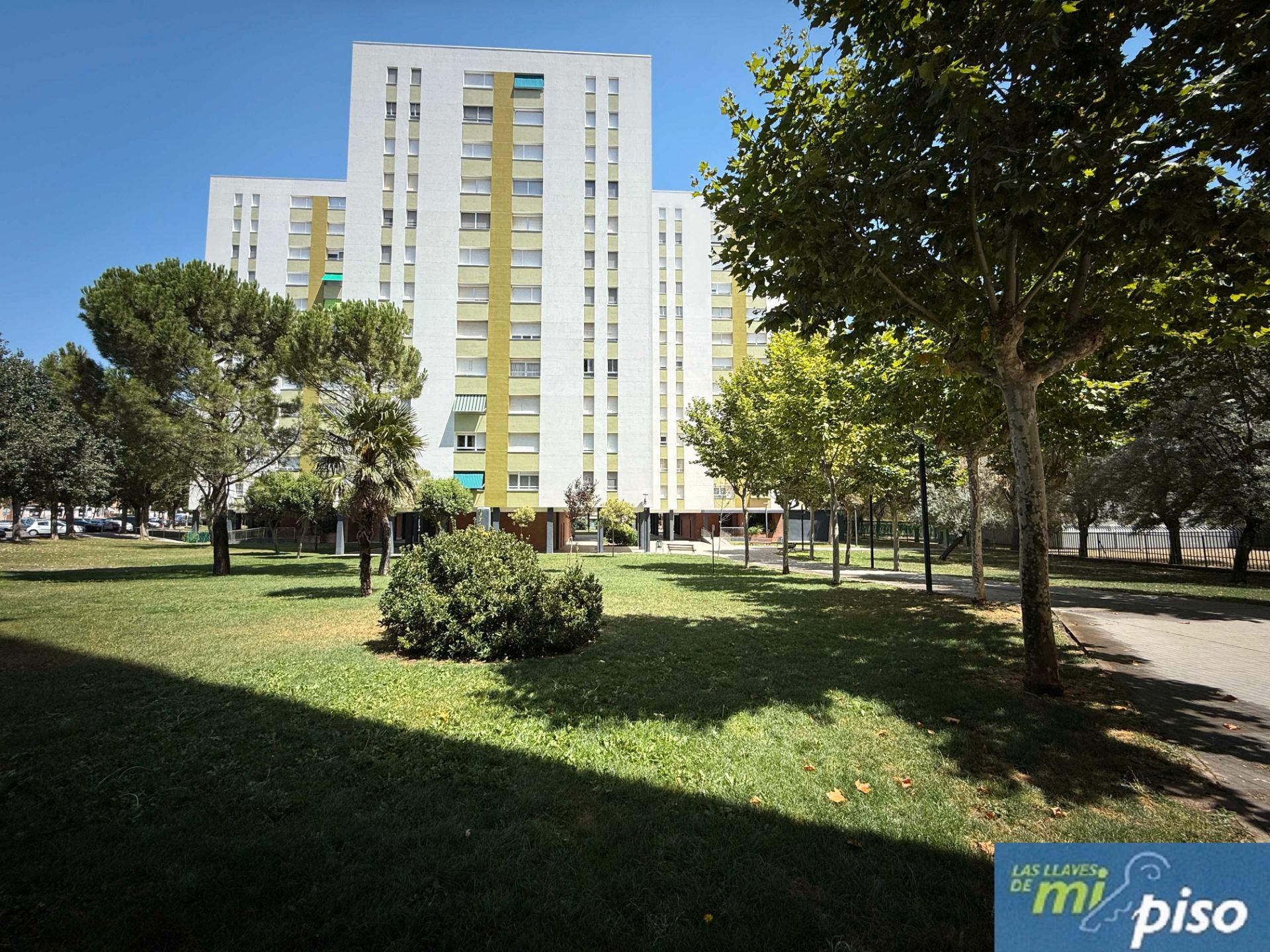 Exterior view of Flat for sale in Laguna de Duero  with Heating, Parquet flooring and Furnished
