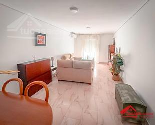 Sala d'estar de Pis de lloguer en  Córdoba Capital amb Aire condicionat i Balcó