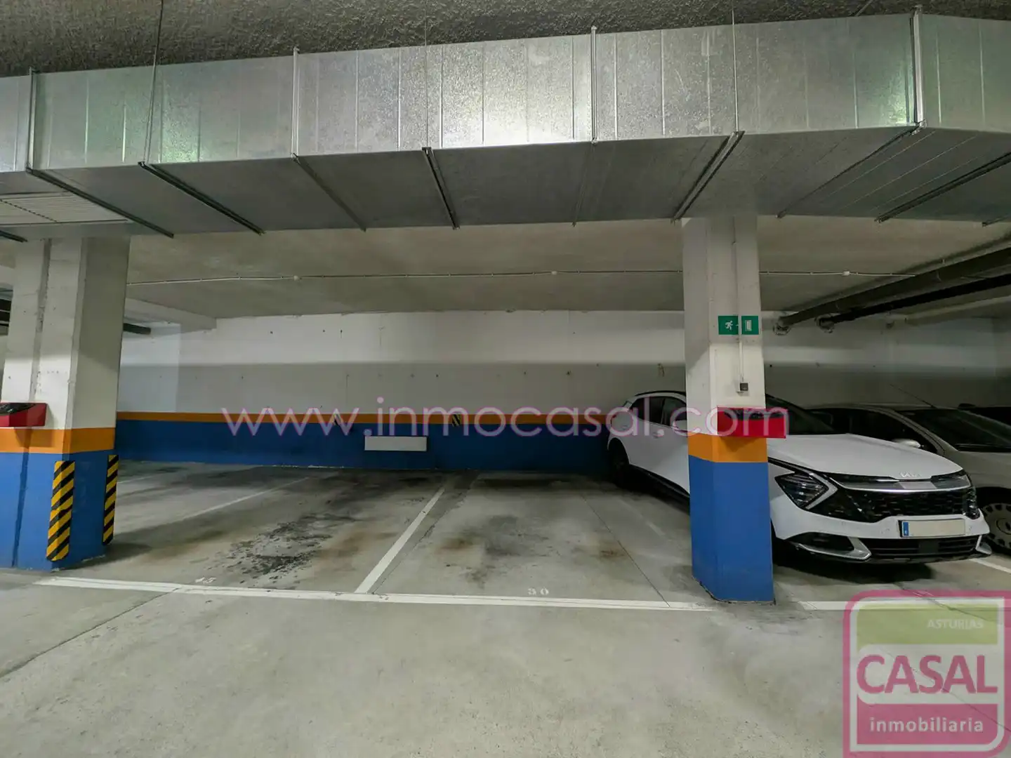 Aparcament de Pis en venda en Oviedo  amb Calefacció, Terrassa i Traster