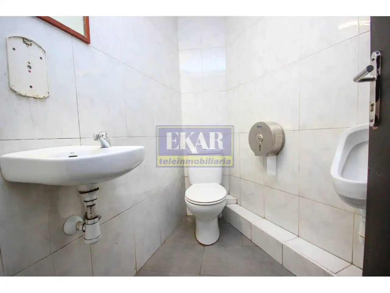 Bathroom of Commercial properties for sale in Irun 