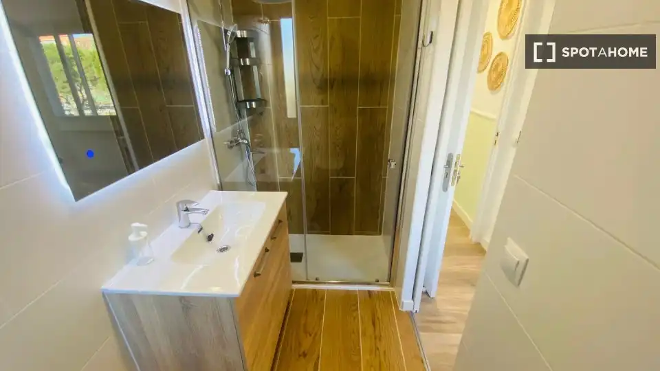 Baño de Piso de alquiler en Madrid con Aire acondicionado, Calefacción y Amueblado