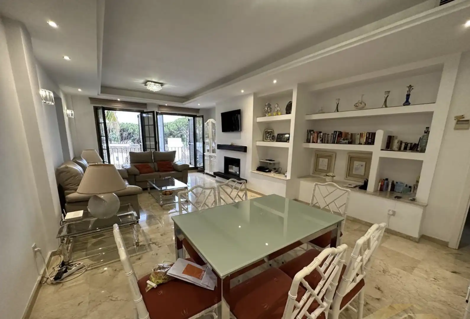 Wohnzimmer von Maisonette zum Verkauf in Marbella mit Klimaanlage, Terrasse und Möbliert