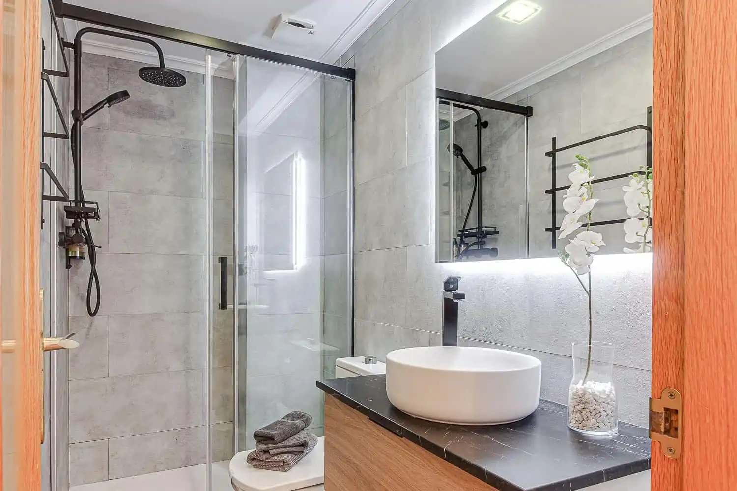 Bathroom of Flat for sale in A Coruña Capital   with Air Conditioner and Storage room