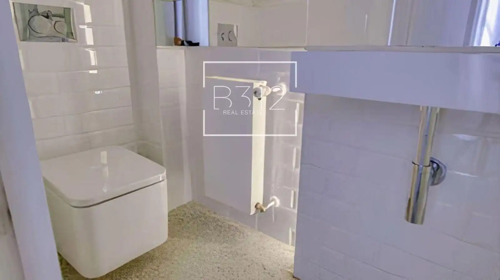 Bathroom of Flat for rent in Barcelona  with Air Conditioner, Heating and Terrace