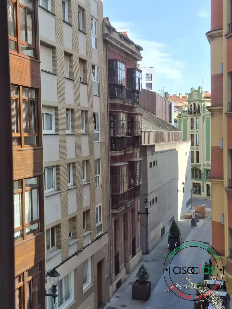 Vista exterior de Pis en venda en Gijón  amb Calefacció
