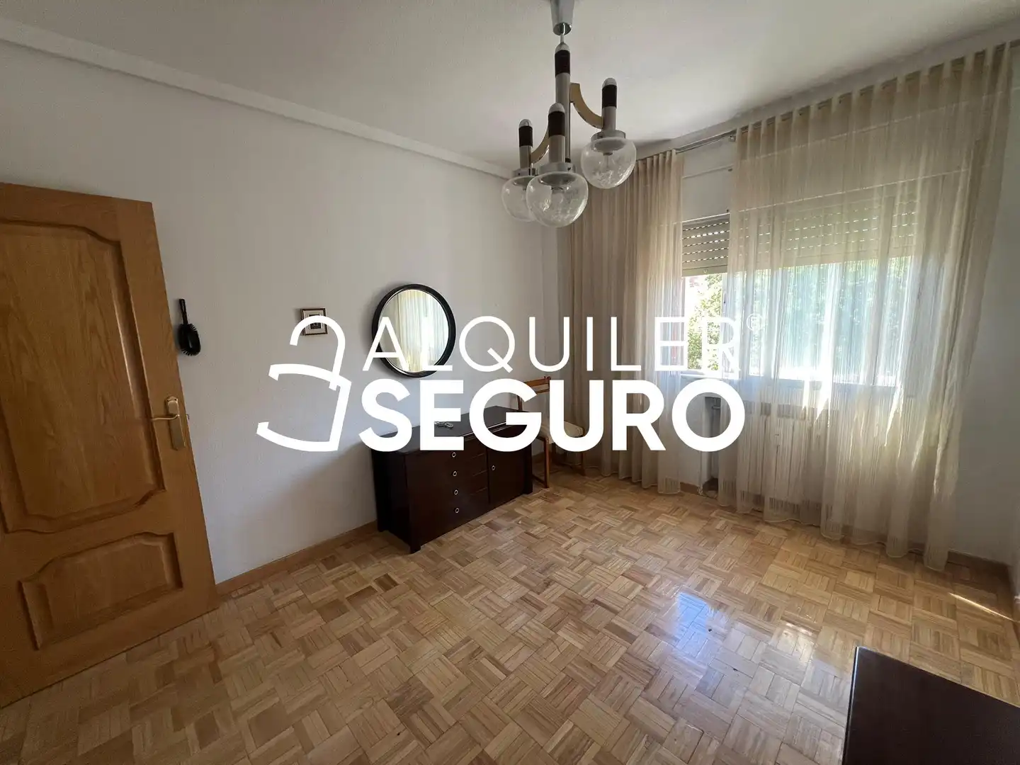 Habitación de Piso de alquiler en Madrid con Calefacción y Amueblado