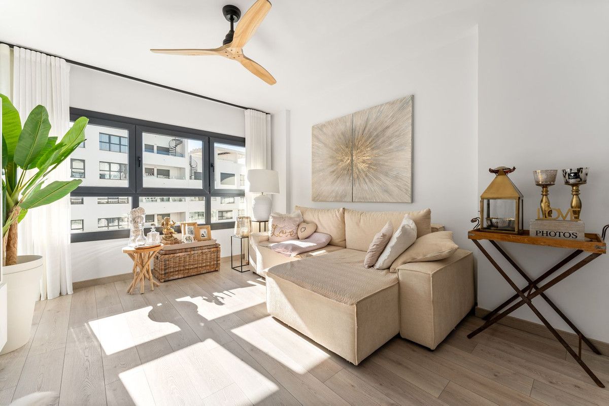 Sala d'estar de Apartament en venda en Estepona amb Aire condicionat, Terrassa i Traster