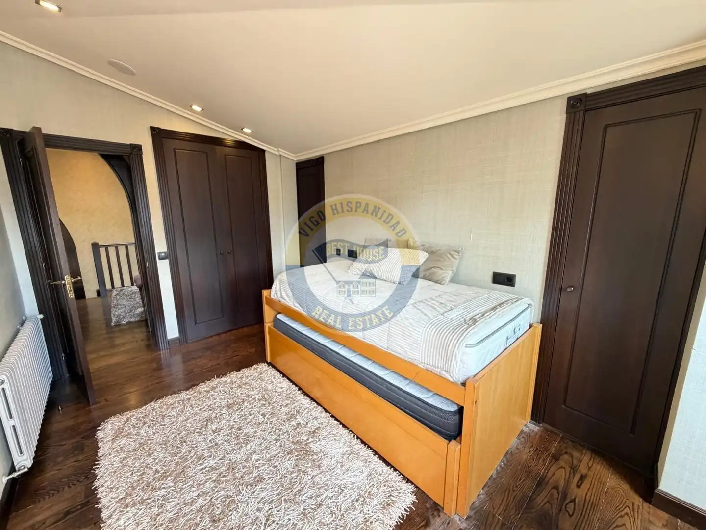 Schlafzimmer von Dachboden zur Miete in Vigo  mit Heizung, Parkett und Terrasse