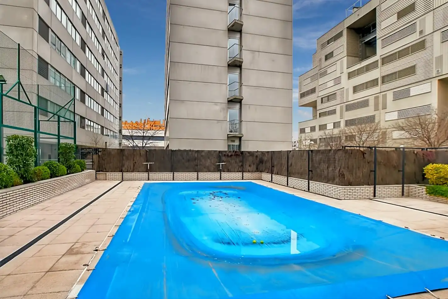 Swimming pool of Flat for sale in Madrid  with Air Conditioner, Heating and Storage room