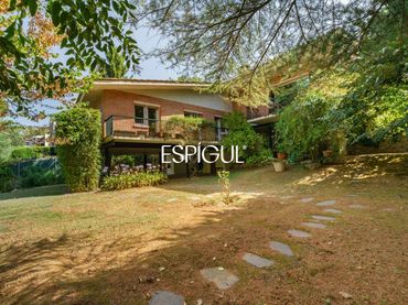 Casa amb balcó en venda a Bellaterra