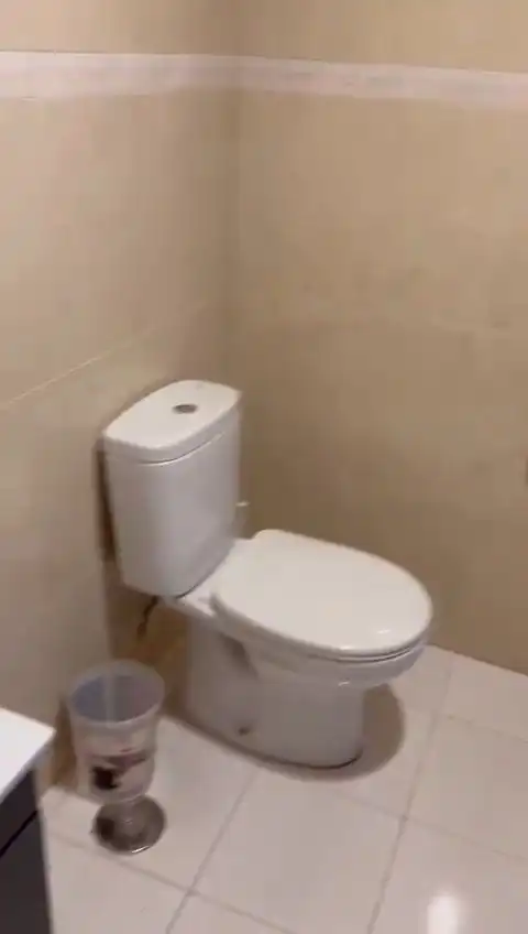 Bany de Apartament de lloguer en Granada amb Aire condicionat, Calefacció i Moblat