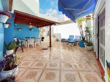 Casa rústica con jardín en venta en Pueblo - Urbanizaciones