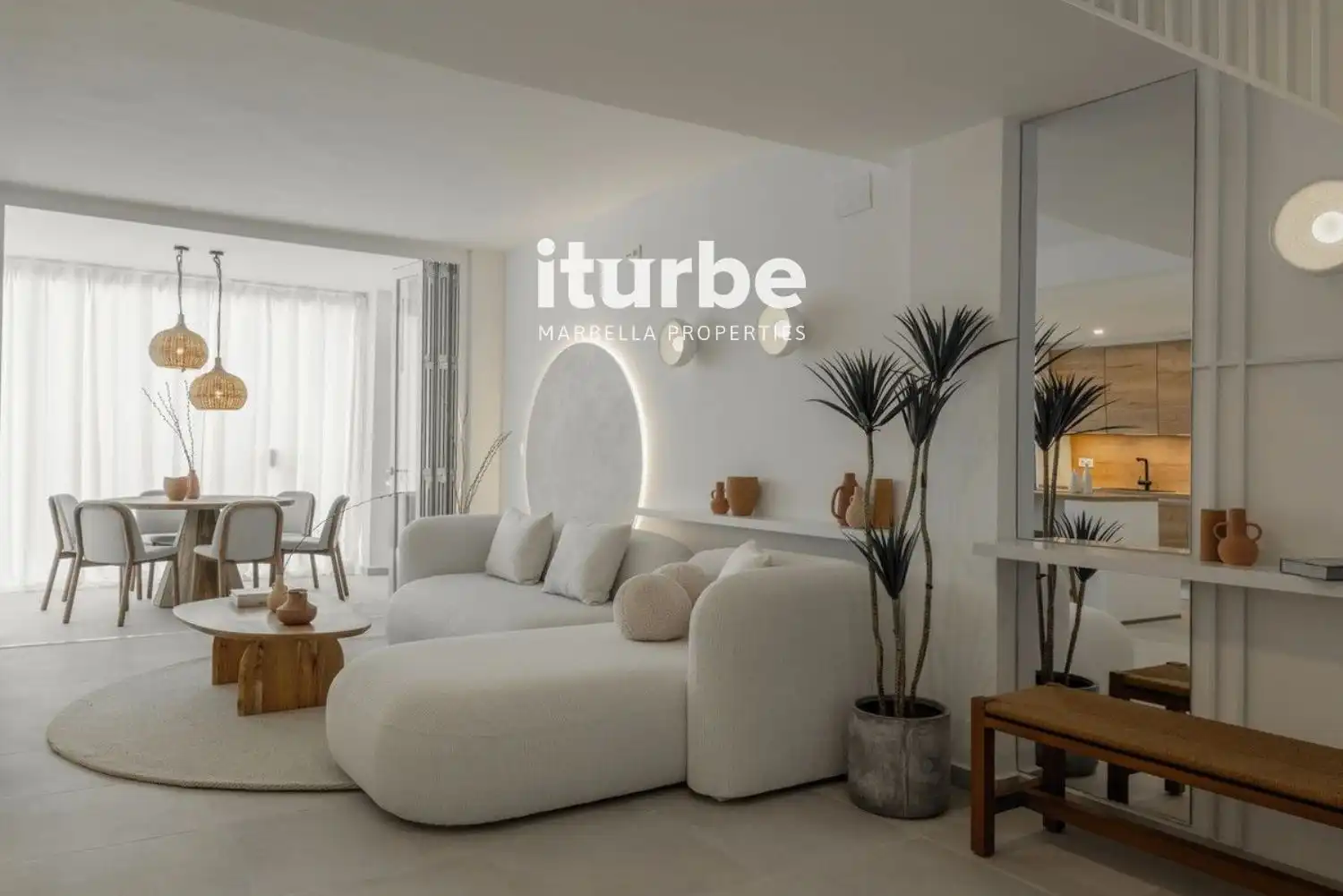 Sala de estar de Casa adosada de alquiler en Marbella con Aire acondicionado, Terraza y Piscina