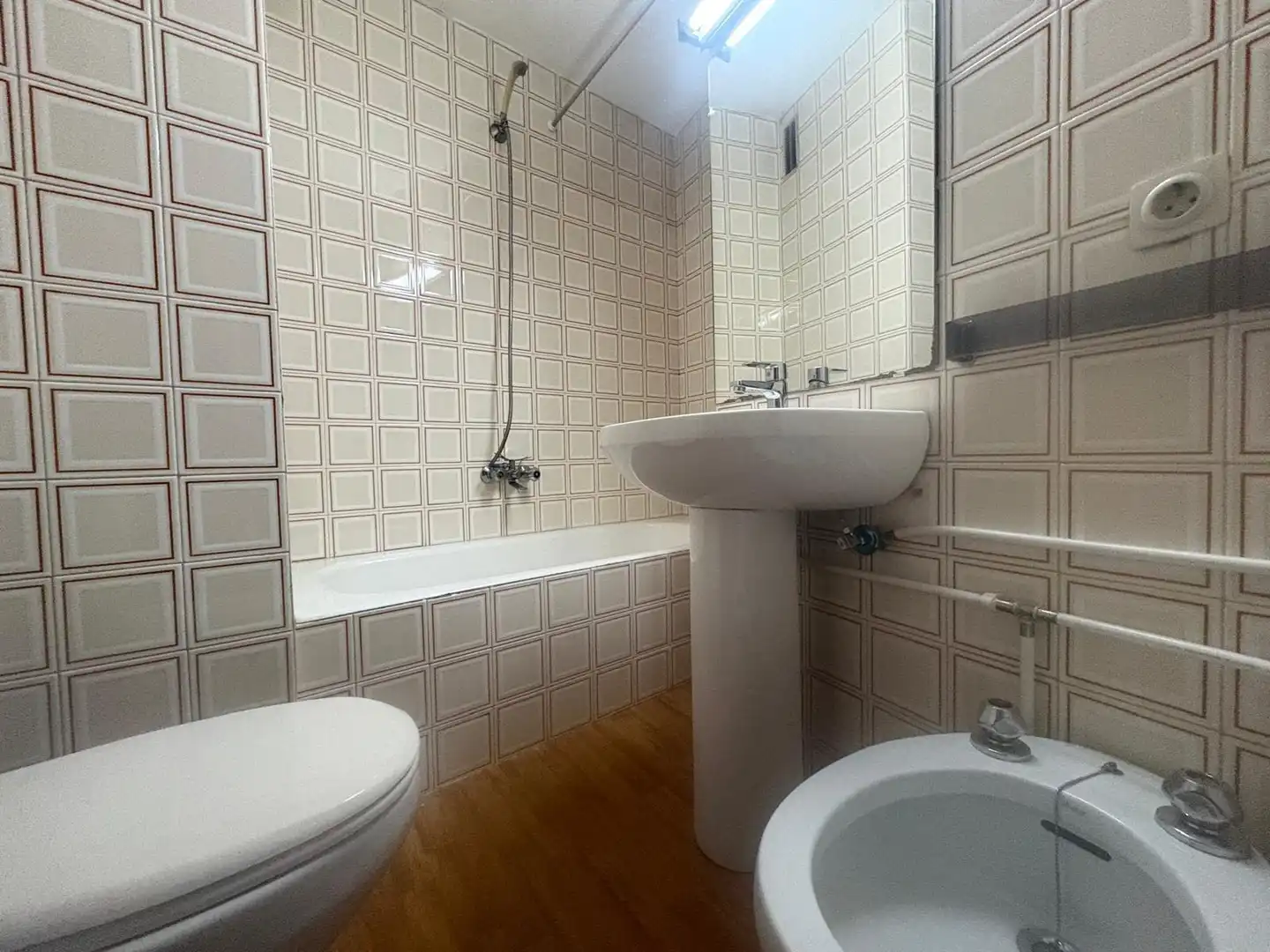 Baño de Piso en venta en Algeciras con Terraza y Balcón