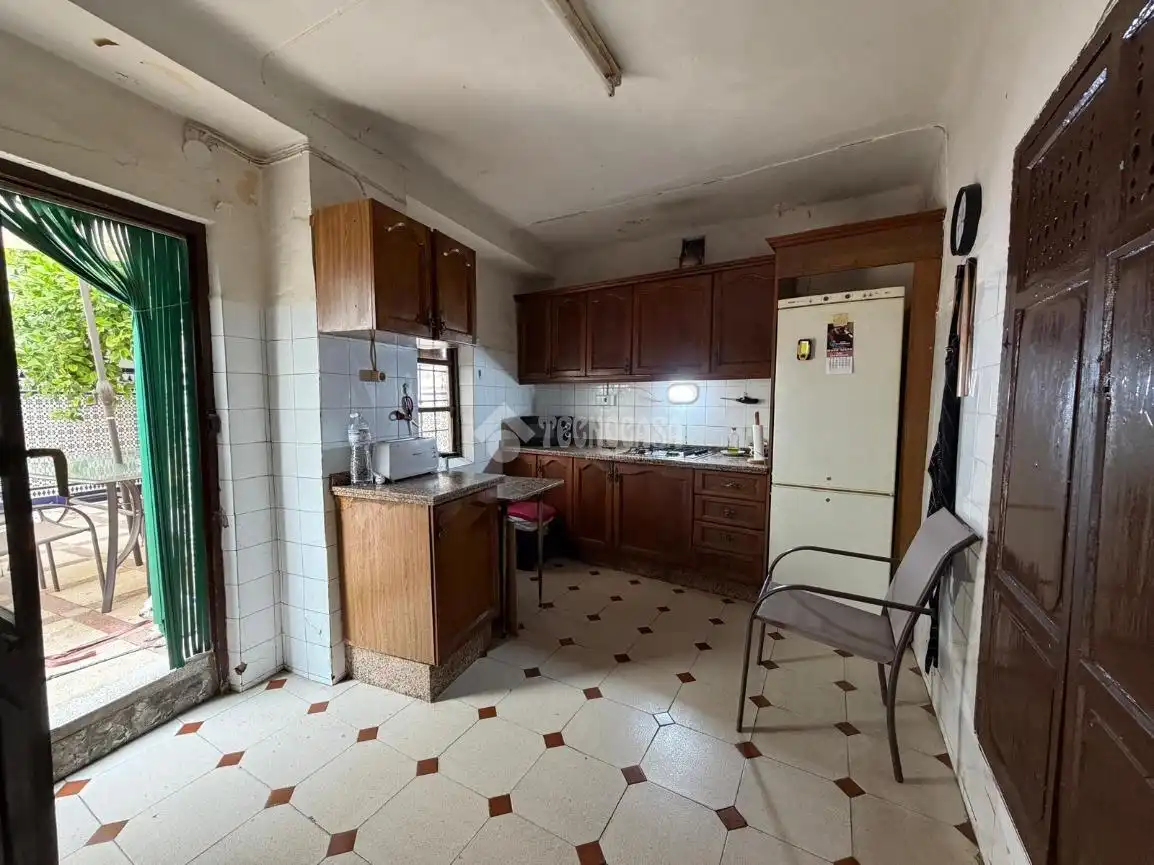 Küche von Einfamilien-Reihenhaus zum Verkauf in Torredonjimeno mit Klimaanlage und Balkon