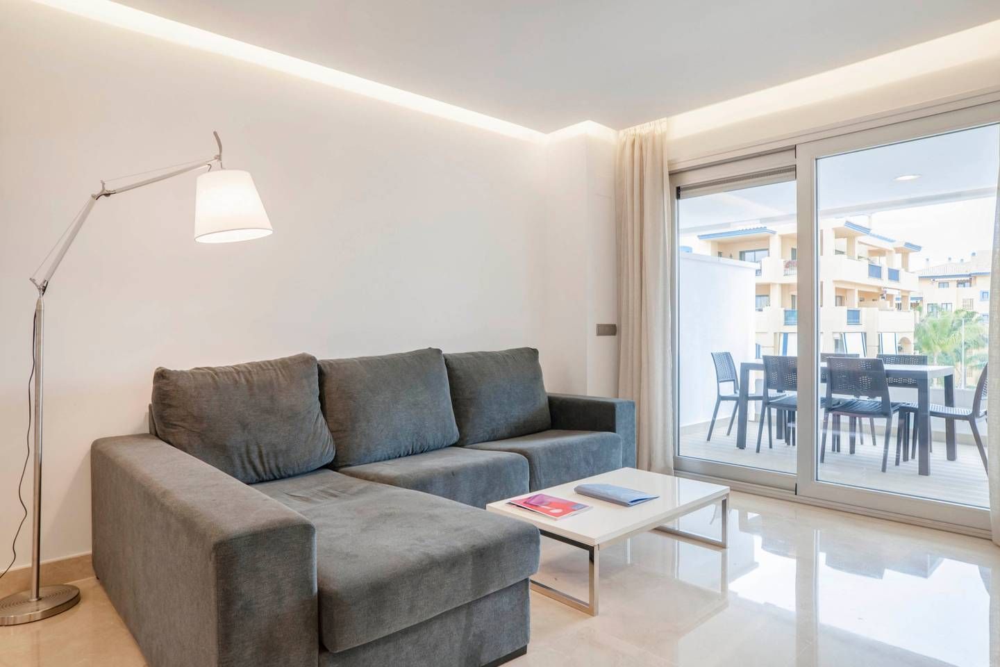 Sala d'estar de Àtic en venda en Marbella amb Aire condicionat, Calefacció i Terrassa