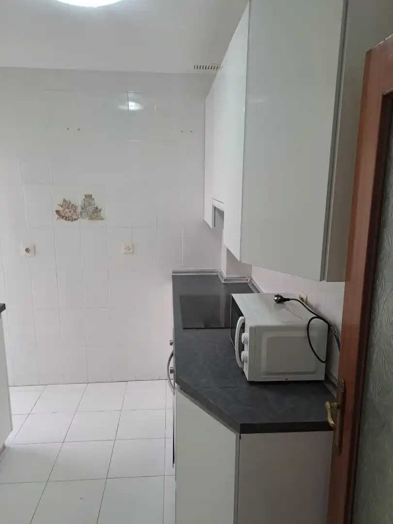 Cuina de Pis de lloguer en Jaén amb Aire condicionat, Moblat i Forn