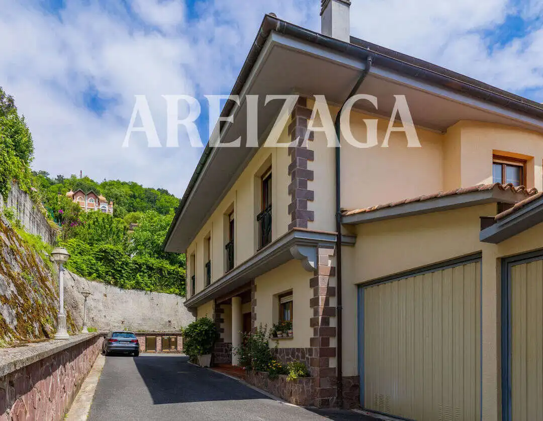 Vista exterior de Casa o chalet en venta en Donostia - San Sebastián  con Calefacción, Terraza y Trastero