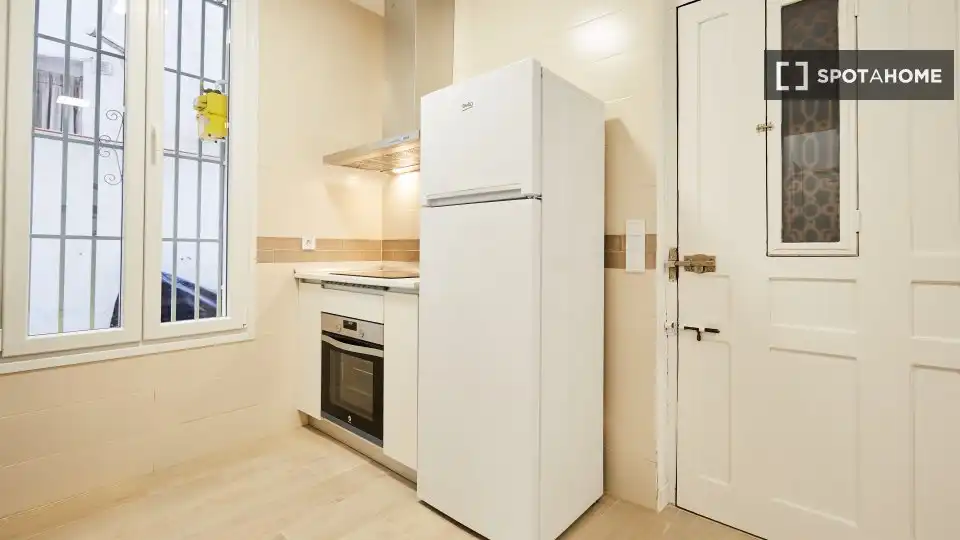 Cocina de Piso de alquiler en Madrid con Aire acondicionado, Calefacción y Amueblado