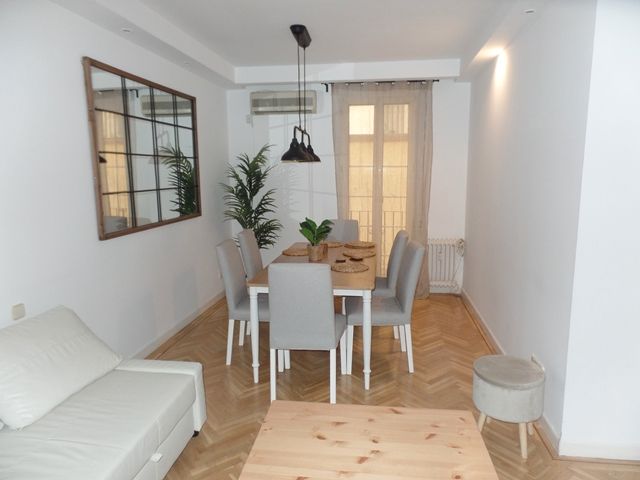 Dining room of Flat to rent in  Madrid Capital  with Air Conditioner, Heating and Furnished