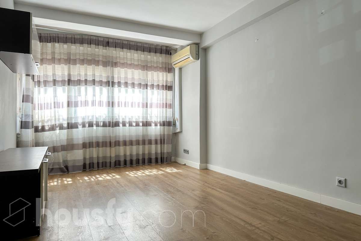 Flat for sale in Cl. San Mariano, Canillejas