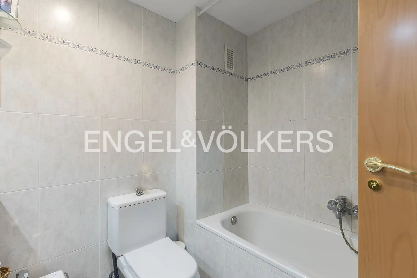 Bathroom of Duplexes for sale in Castelldefels  with Air Conditioner, Heating and Terrace