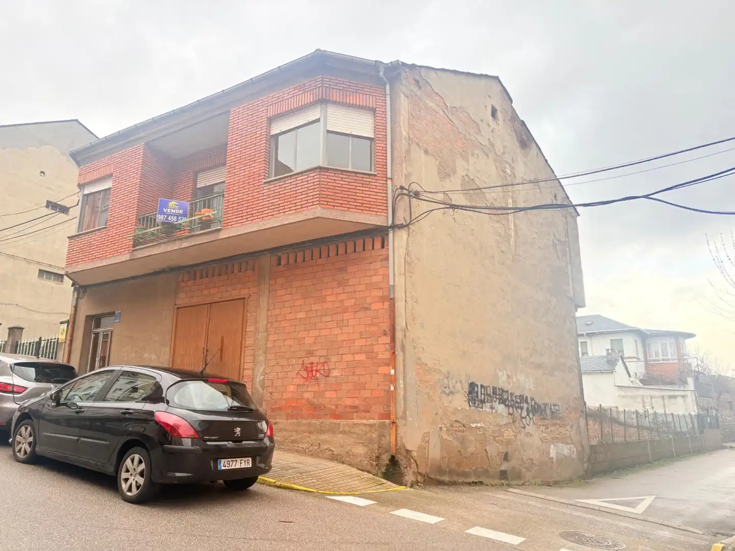Vista exterior de Casa o xalet en venda en Ponferrada amb Traster, Balcó i Alarma
