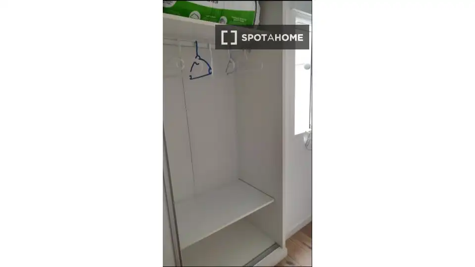 Habitación de Piso de alquiler en Valencia con Aire acondicionado, Calefacción y Amueblado
