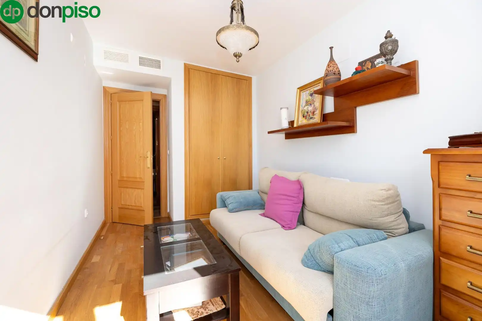 Bedroom of Flat for sale in Granada  with Air Conditioner, Heating and Terrace