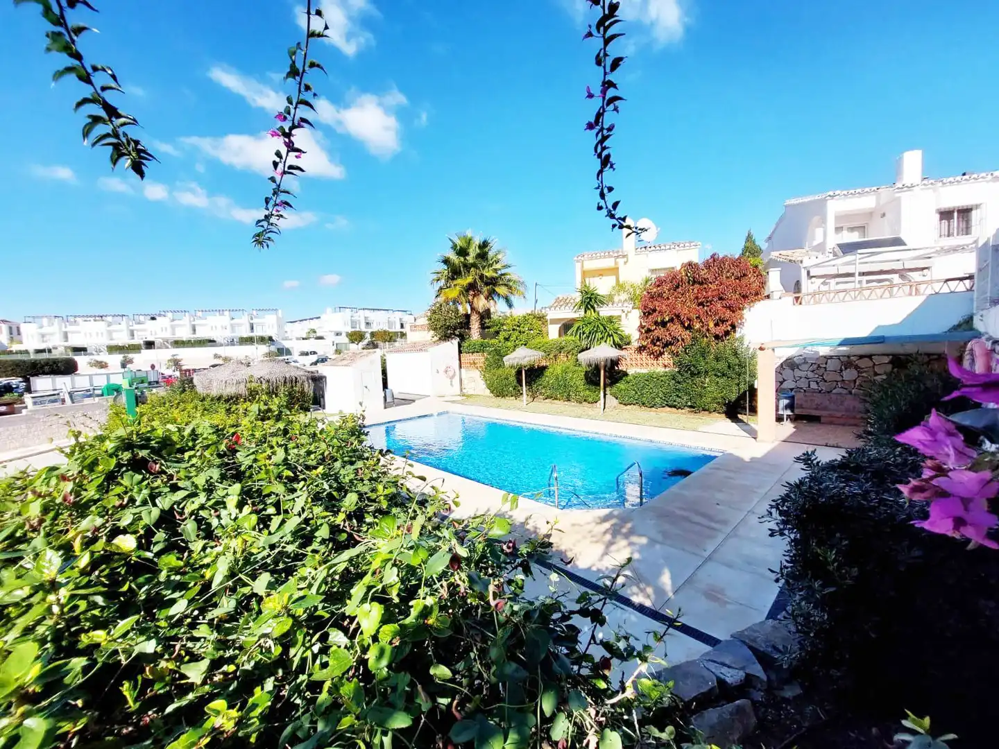 Piscina de Casa adosada en venda en Mijas amb Terrassa, Traster i Alarma