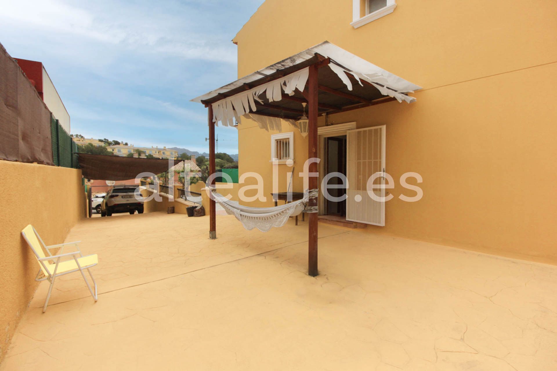 Vista exterior de Casa o xalet en venda en La Nucia amb Jardí privat, Terrassa i Traster