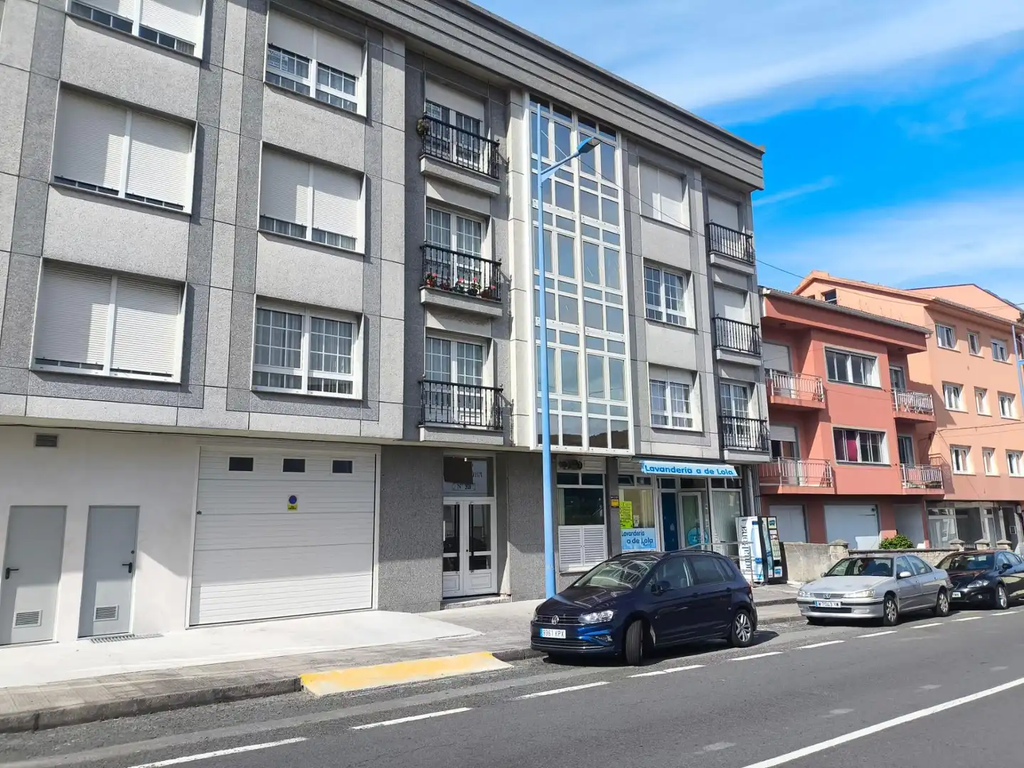 Außenansicht von Wohnung zum Verkauf in Laxe mit Heizung, Terrasse und Abstellraum