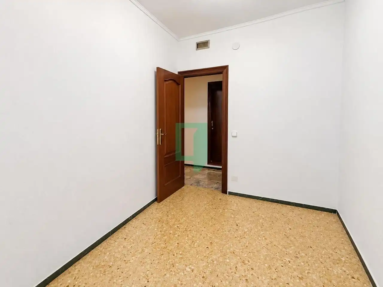 Flat for sale in Badalona  with Air Conditioner and Balcony