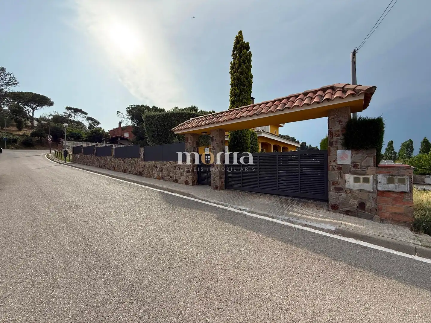 Vista exterior de Casa o xalet en venda en Montornès del Vallès amb Aire condicionat, Calefacció i Jardí privat