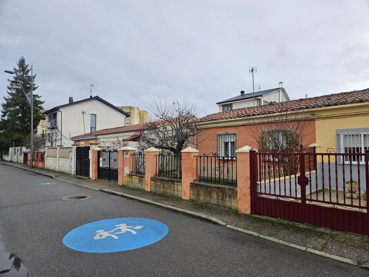 Exterior view of House or chalet for sale in San Andrés del Rabanedo  with Heating, Private garden and Storage room